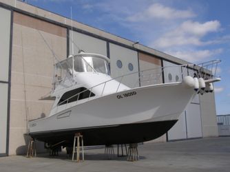 43' Cabo 2004 Yacht For Sale